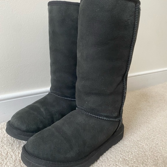 UGG Australia Black Classic Tall Childrens Boot size 2 - Picture 3 of 8